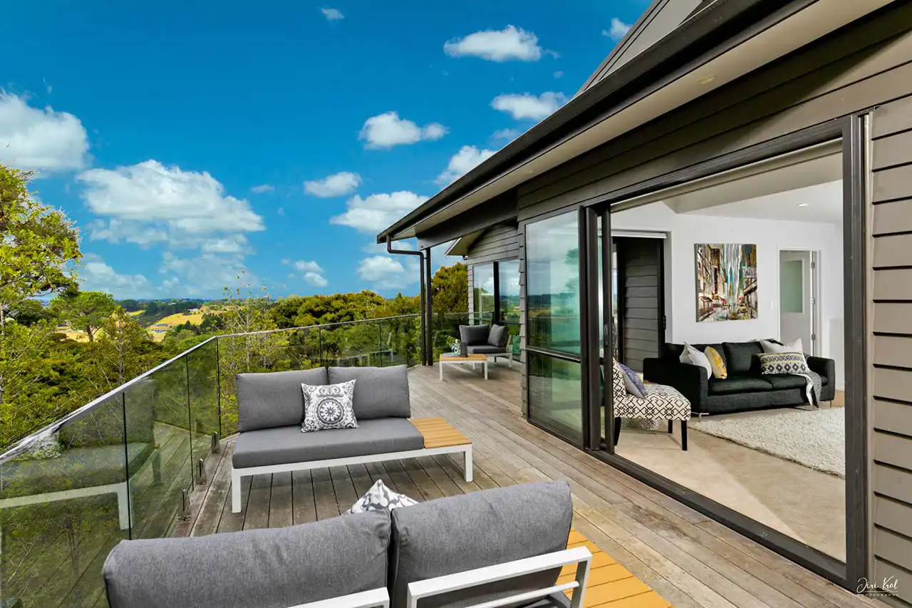 Gorgeous deck area in Poremoremo